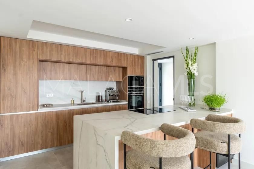 Villa for sale in Nueva Andalucia