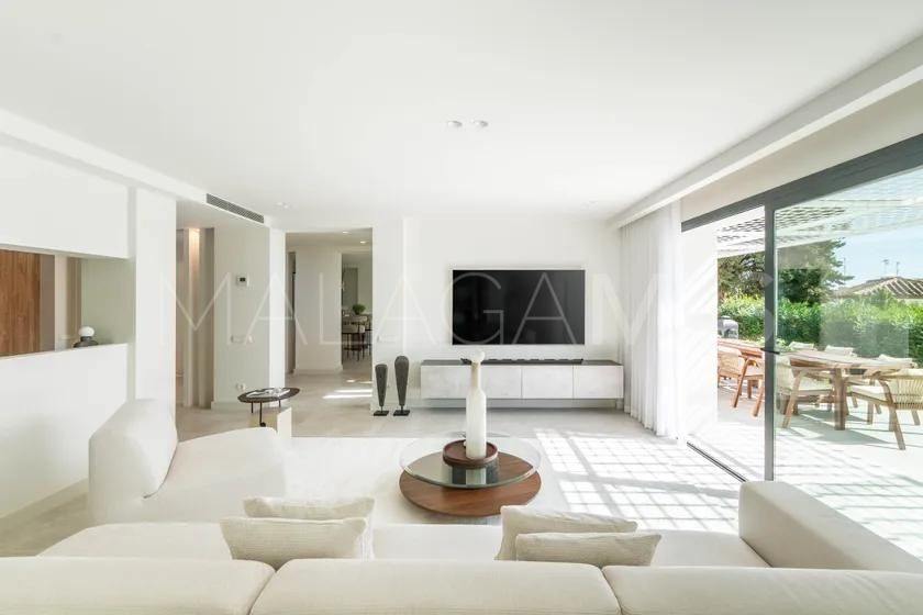 Villa for sale in Nueva Andalucia