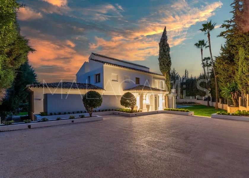 Villa for sale in Nueva Andalucia