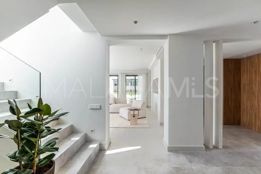 Villa for sale in Nueva Andalucia