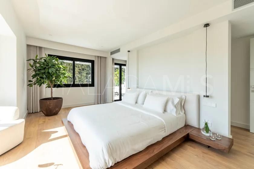 Villa for sale in Nueva Andalucia