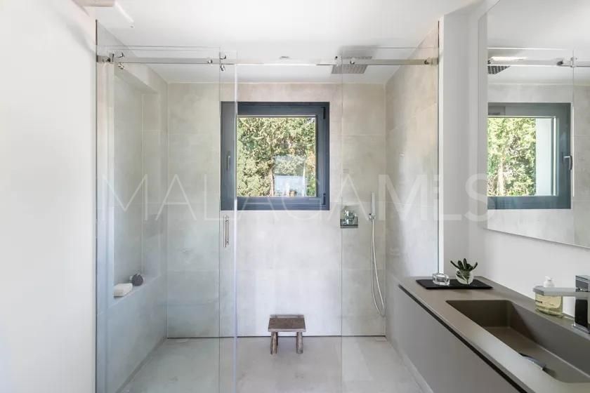 Villa for sale in Nueva Andalucia