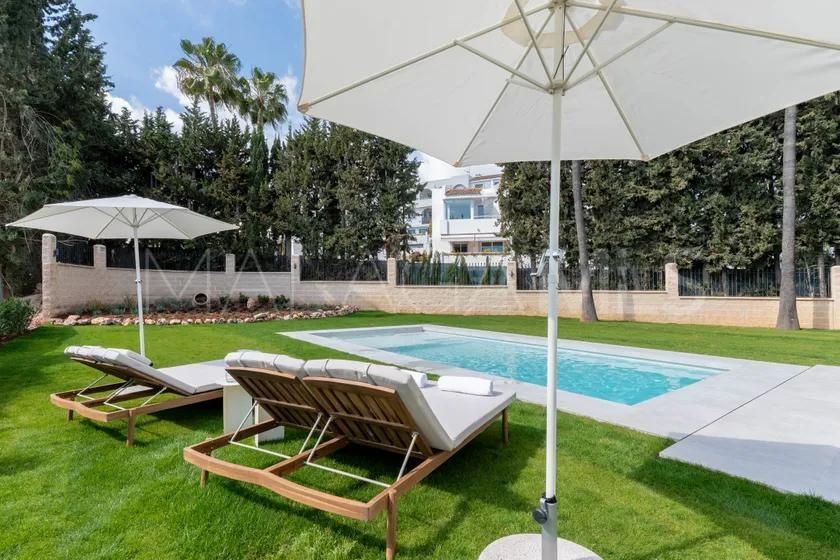 Villa for sale in Nueva Andalucia