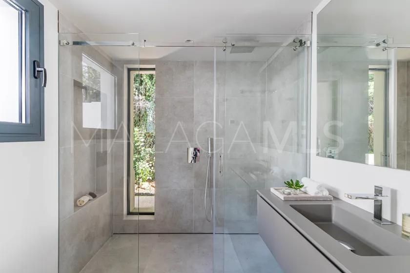 Villa for sale in Nueva Andalucia