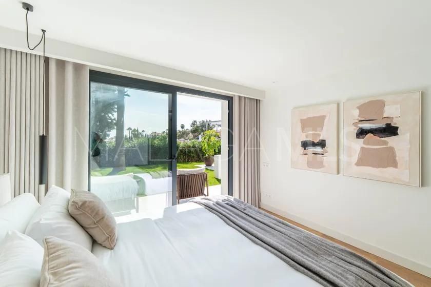 Villa for sale in Nueva Andalucia