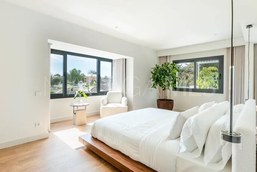 Villa for sale in Nueva Andalucia