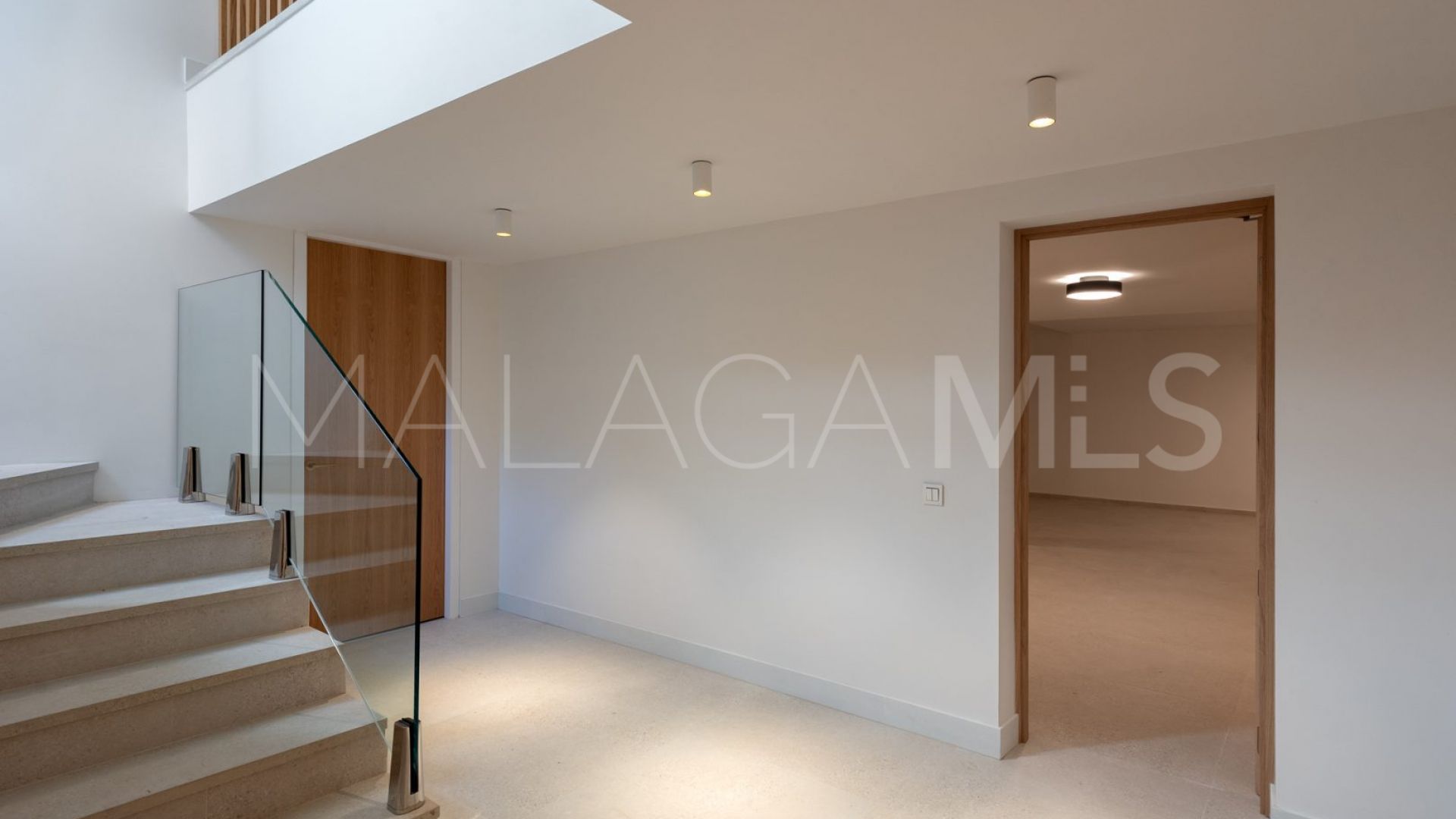 Villa for sale in Estepona with 5 bedrooms