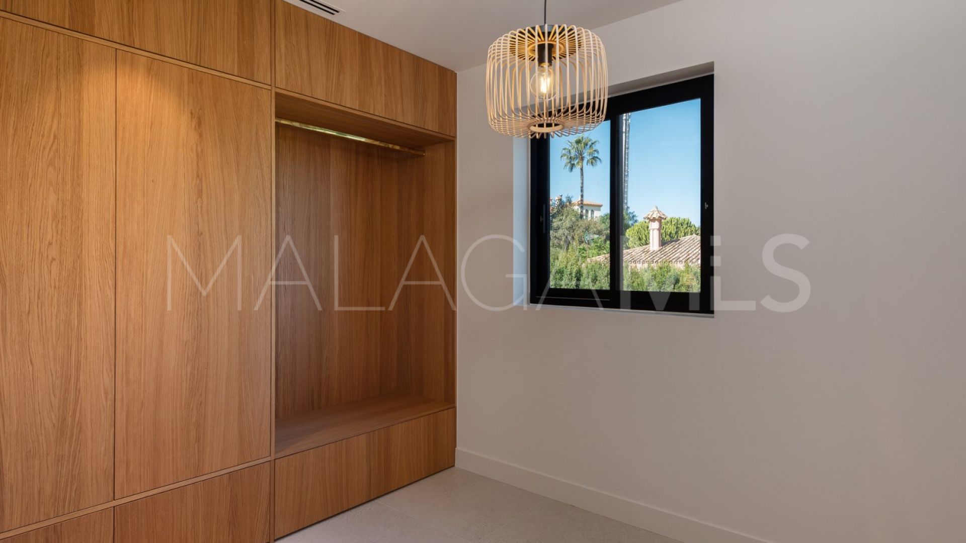 Villa for sale in Estepona with 5 bedrooms