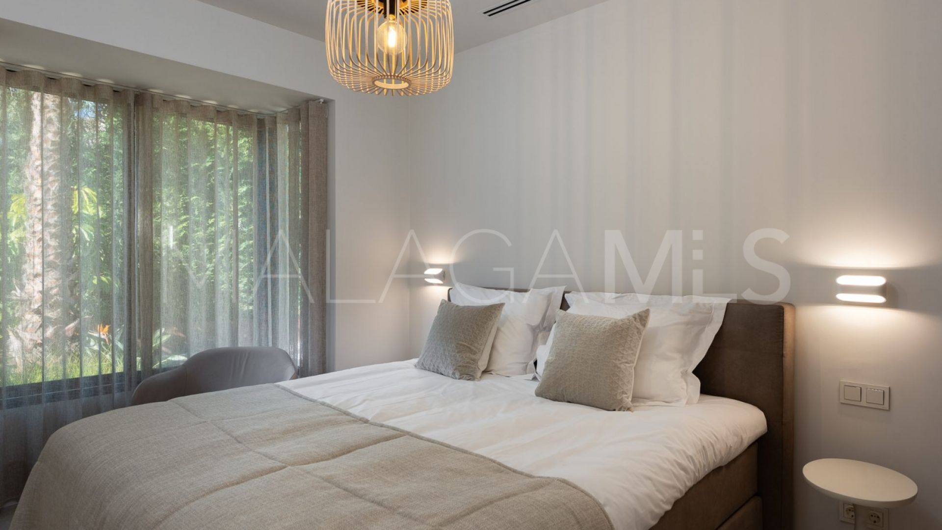 Villa for sale in Estepona with 5 bedrooms