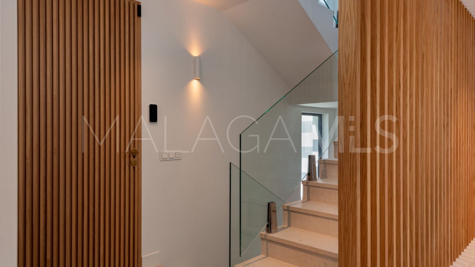 Villa for sale in Estepona with 5 bedrooms