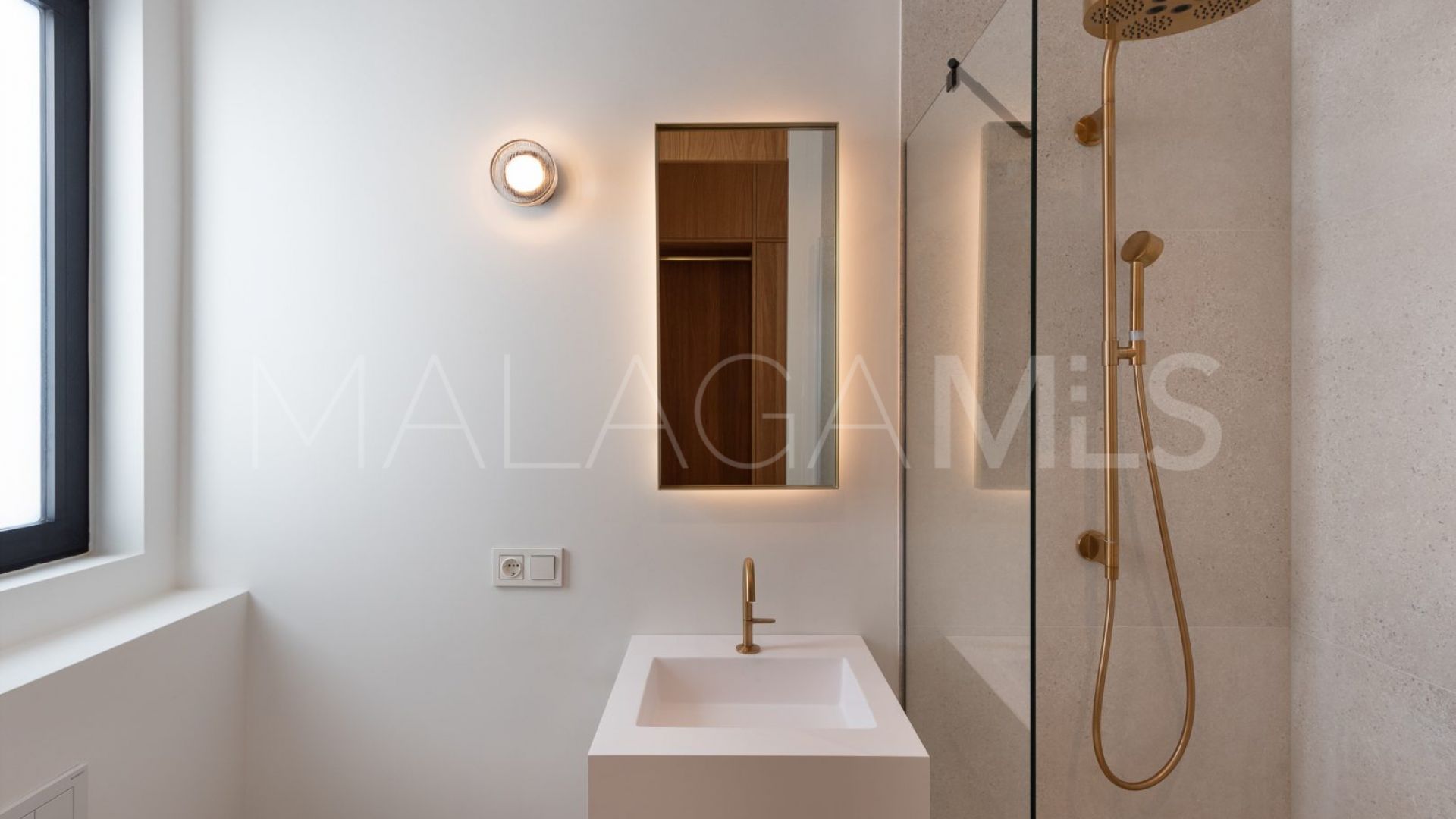 Villa for sale in Estepona with 5 bedrooms