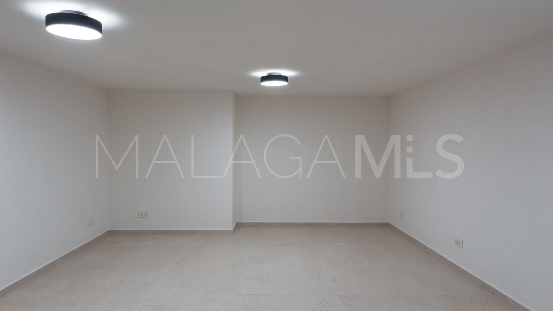 Villa for sale in Estepona with 5 bedrooms