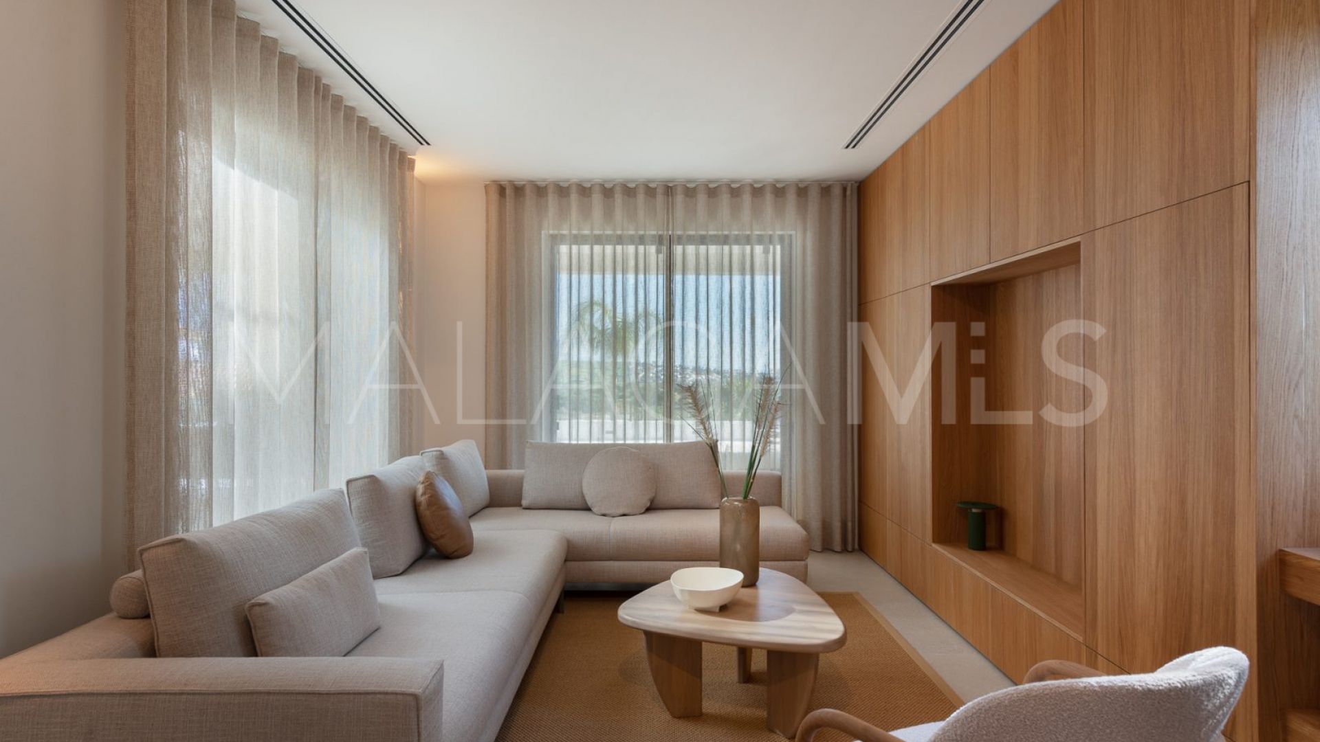 Villa for sale in Estepona with 5 bedrooms