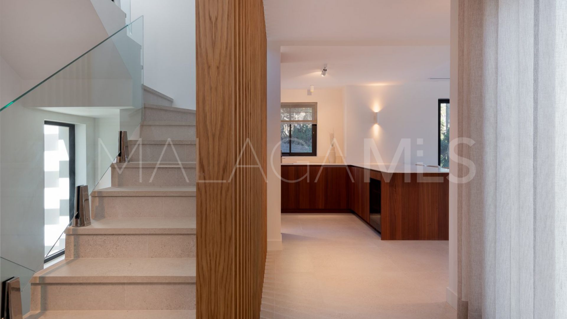 Villa for sale in Estepona with 5 bedrooms