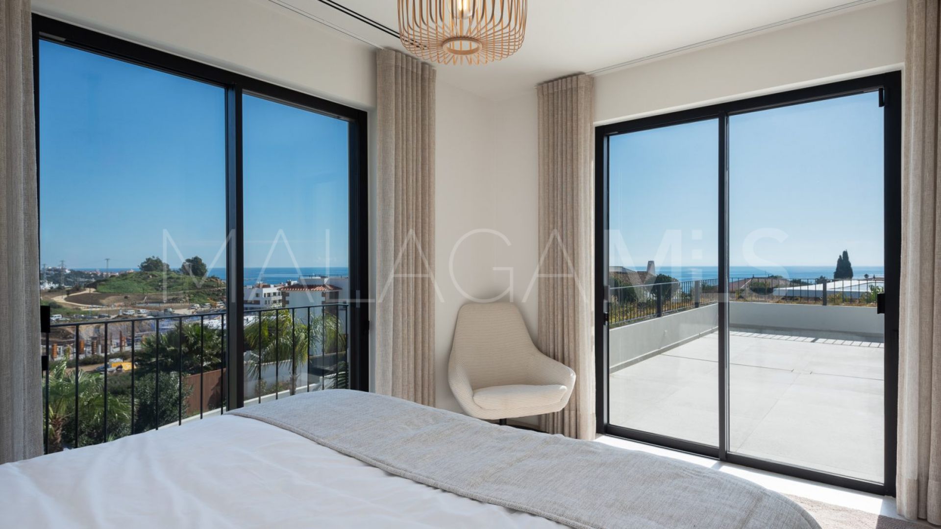 Villa for sale in Estepona with 5 bedrooms