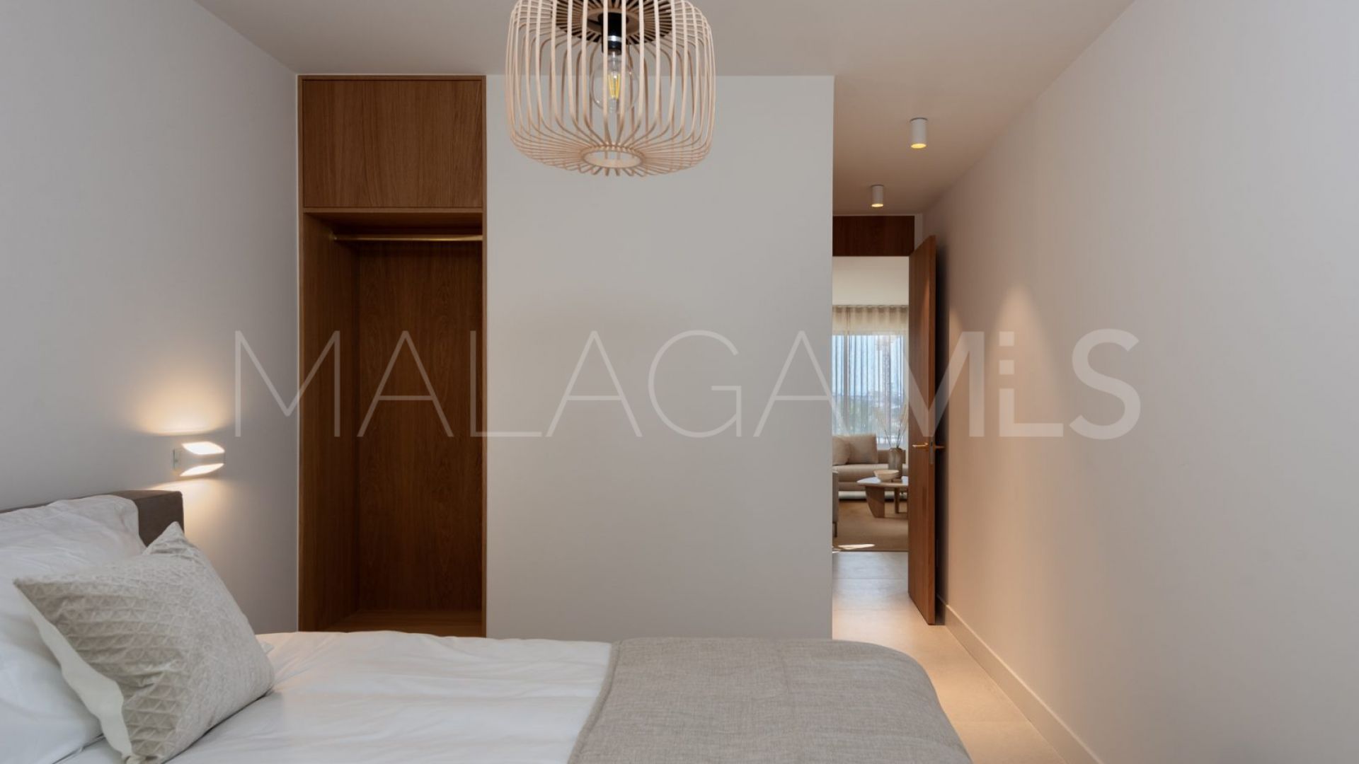 Villa for sale in Estepona with 5 bedrooms