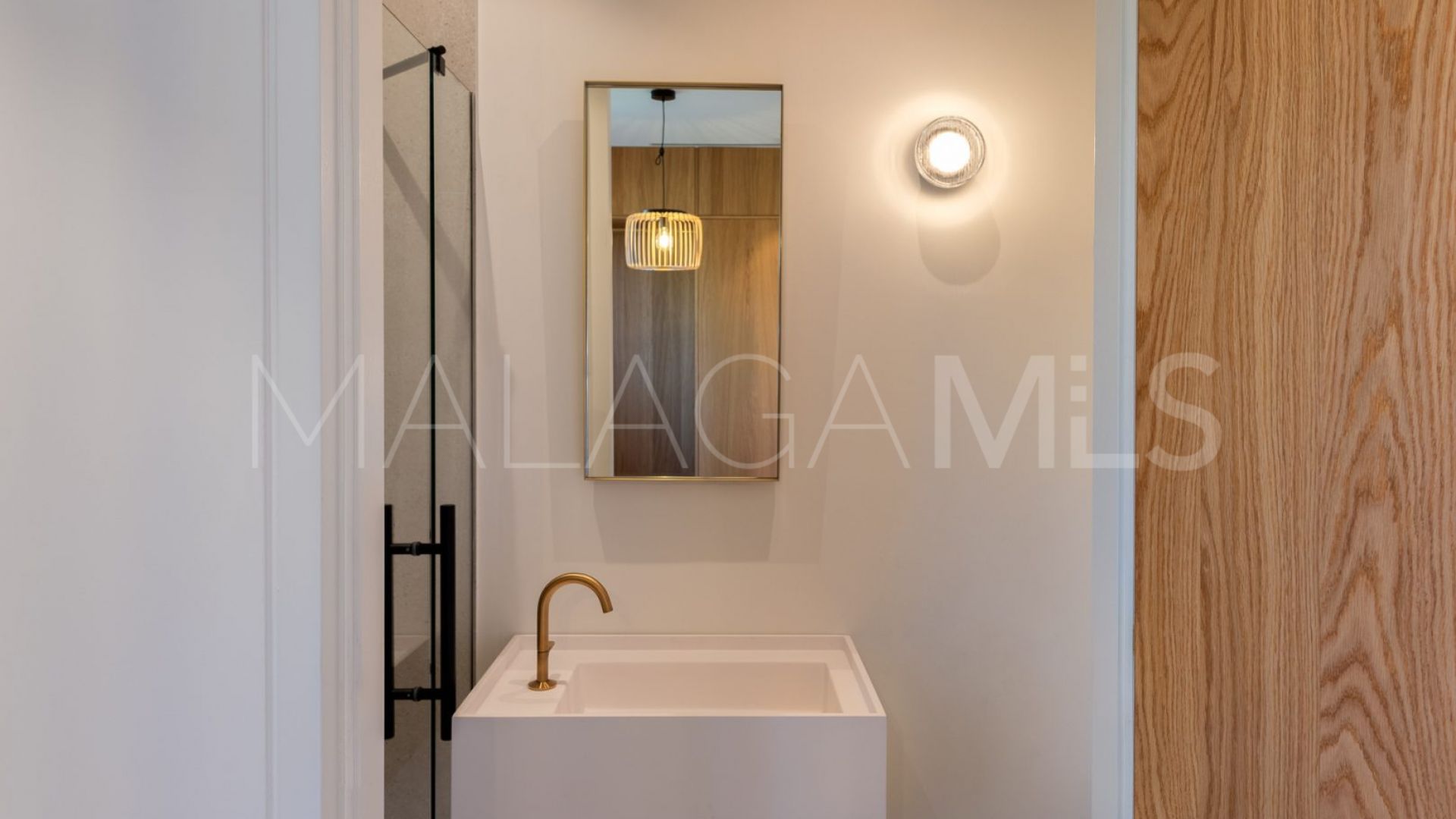 Villa for sale in Estepona with 5 bedrooms