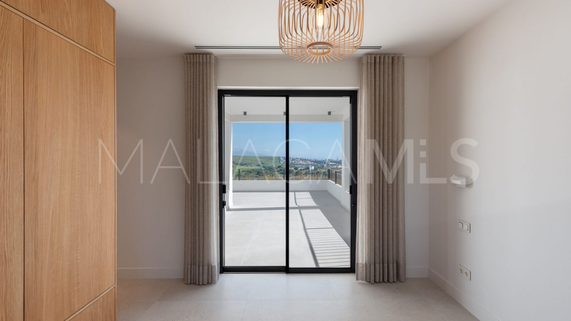 Villa for sale in Estepona with 5 bedrooms