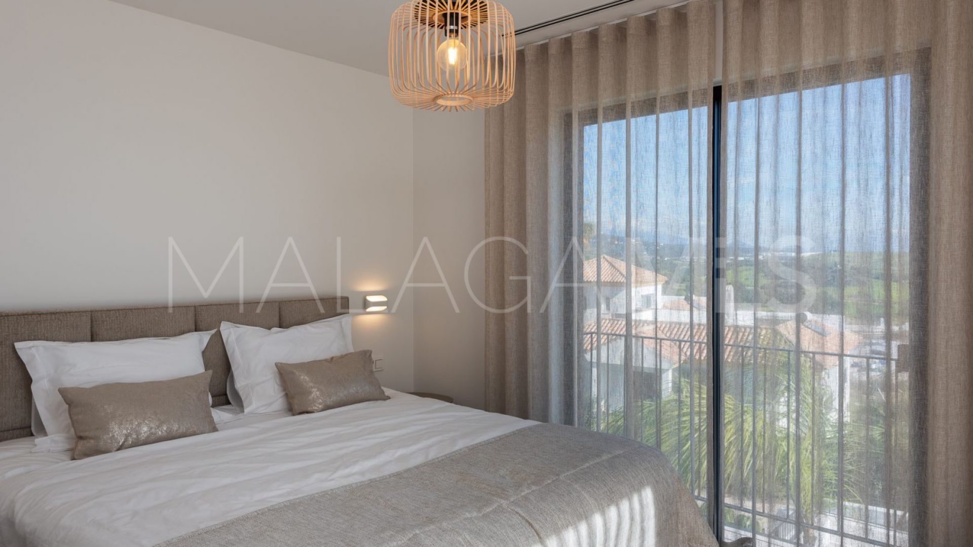 Villa for sale in Estepona with 5 bedrooms
