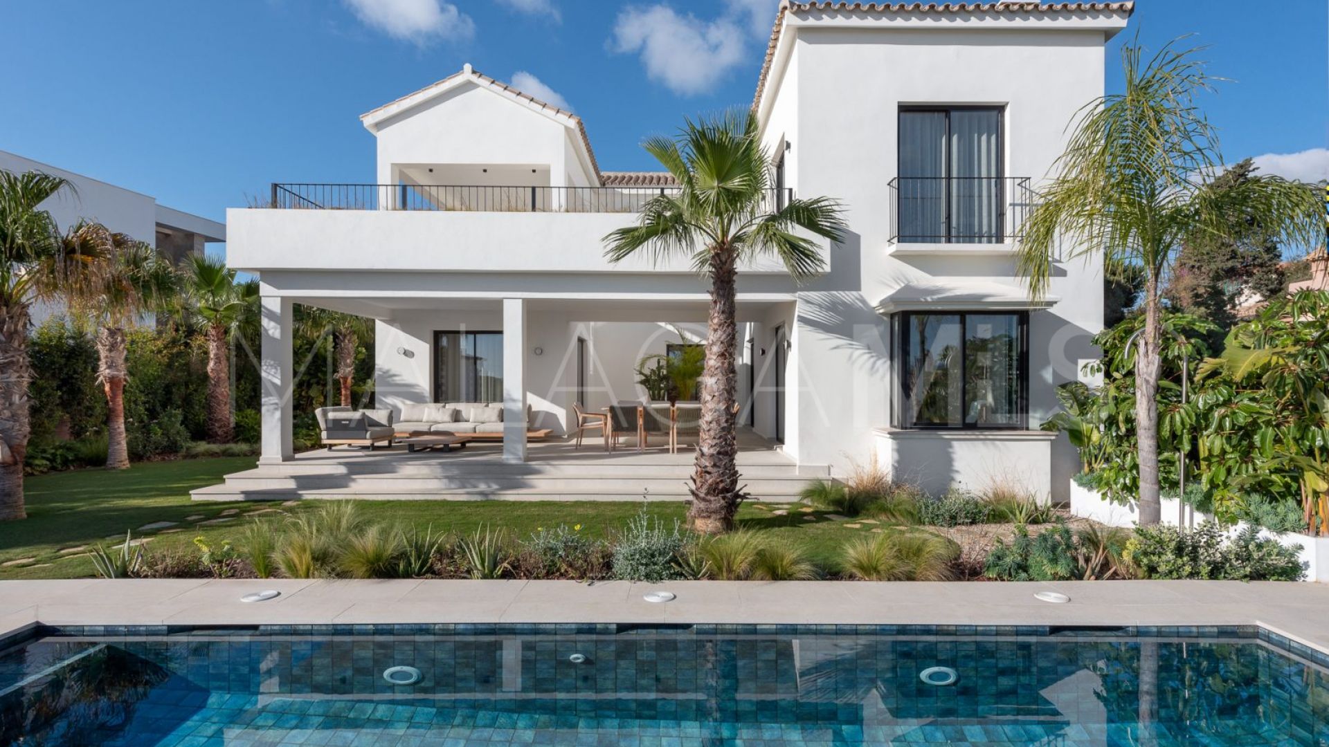 Villa for sale in Estepona with 5 bedrooms