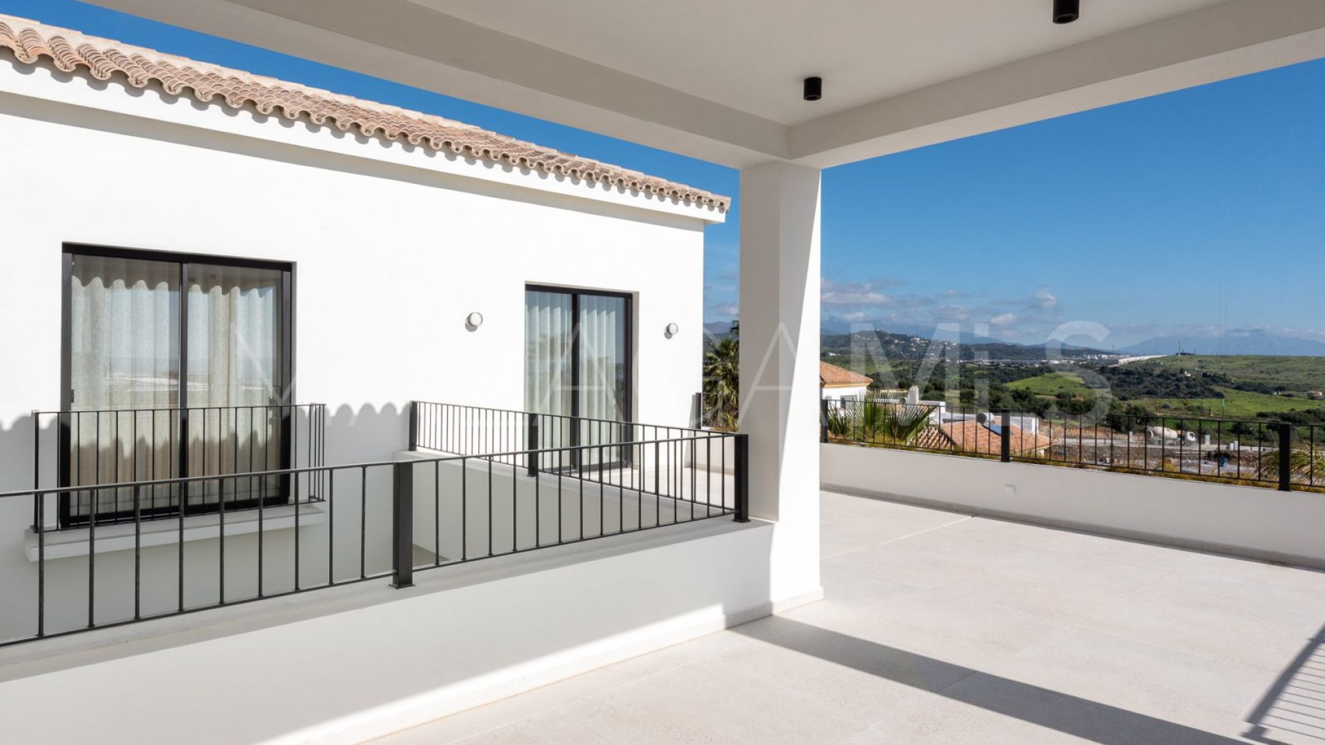Villa for sale in Estepona with 5 bedrooms