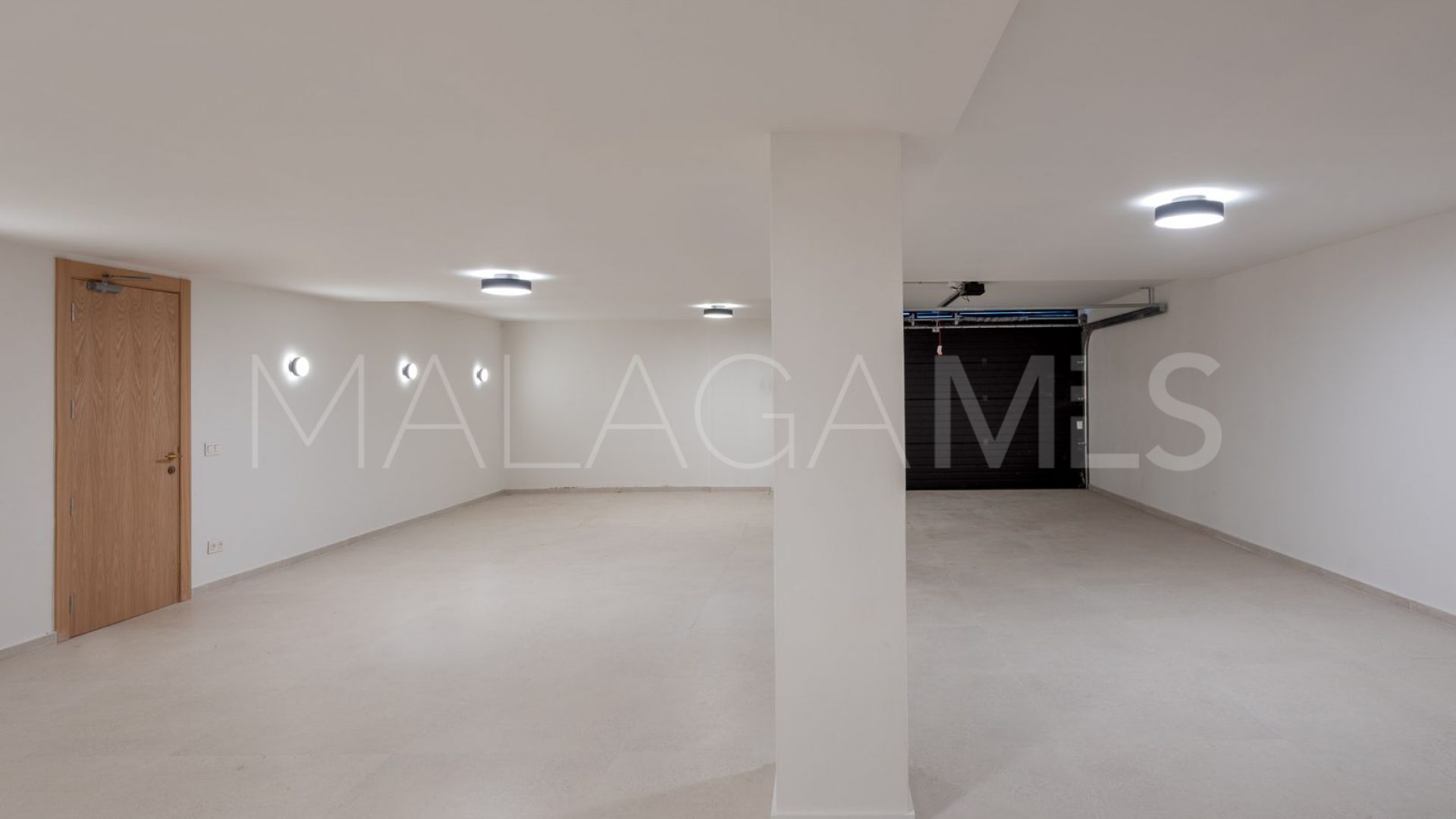 Villa for sale in Estepona with 5 bedrooms