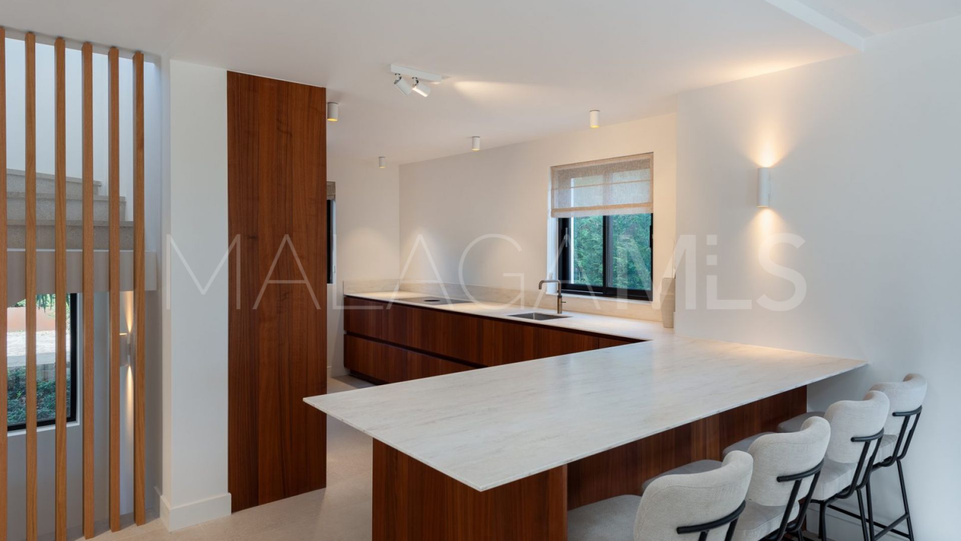 Villa for sale in Estepona with 5 bedrooms