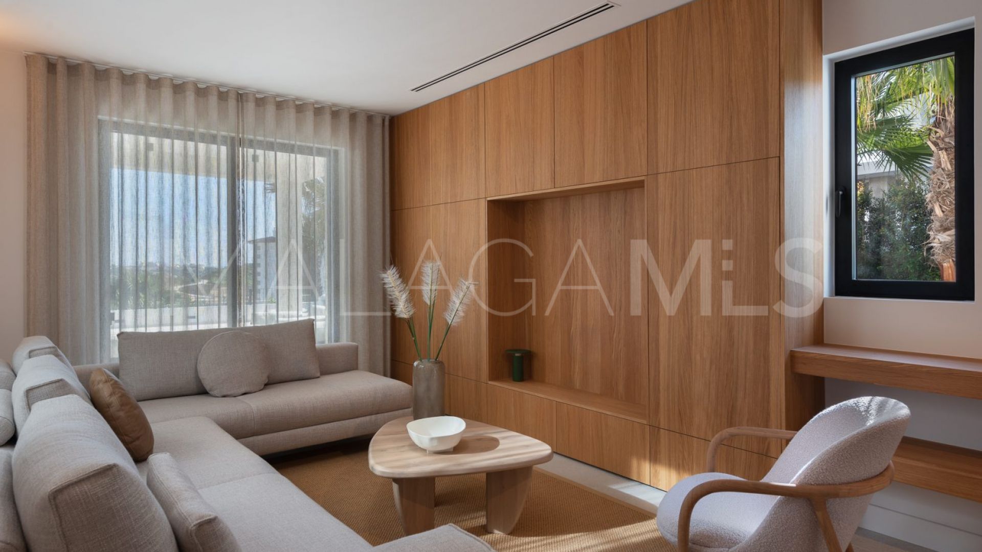 Villa for sale in Estepona with 5 bedrooms