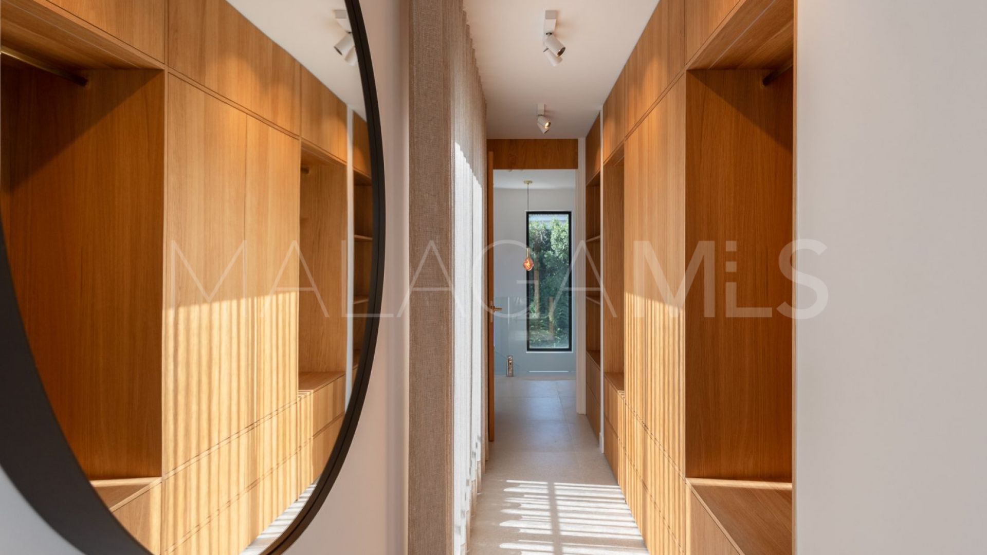 Villa for sale in Estepona with 5 bedrooms