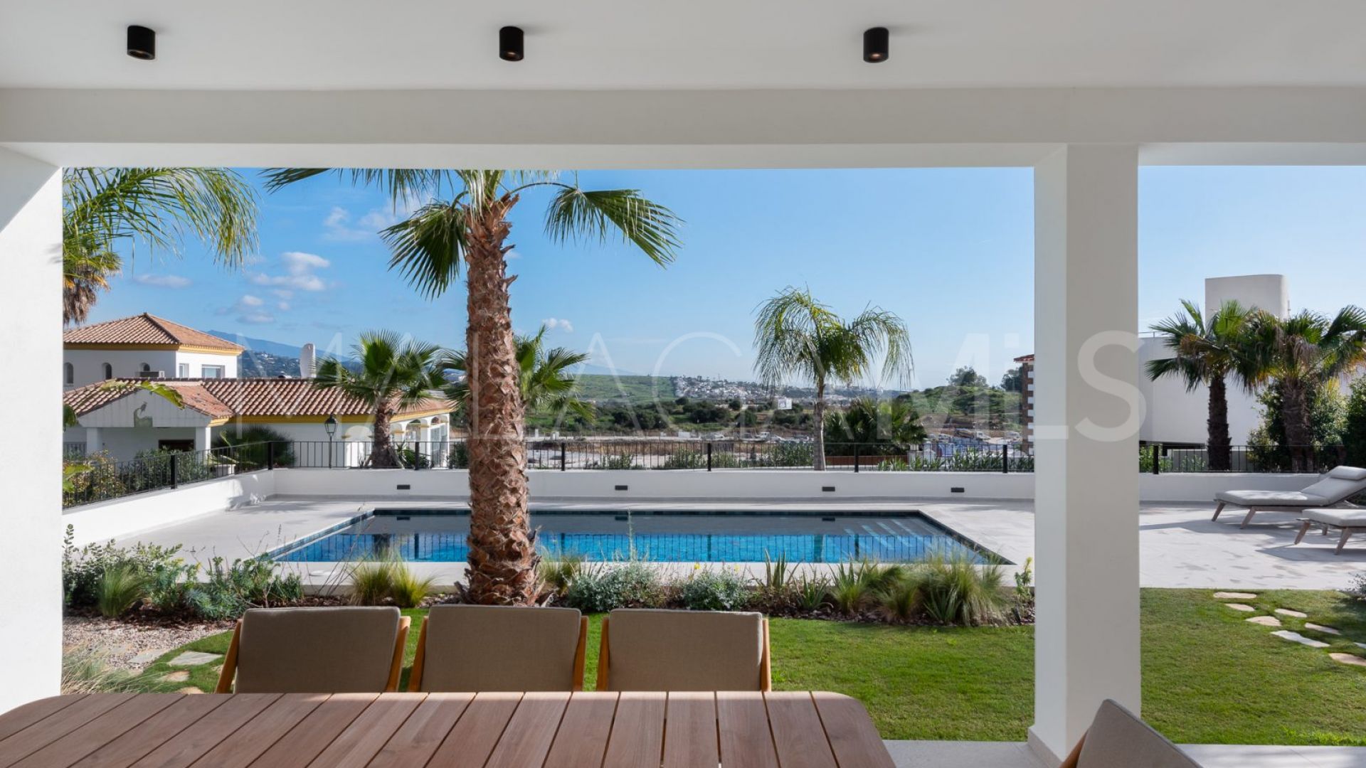 Villa for sale in Estepona with 5 bedrooms