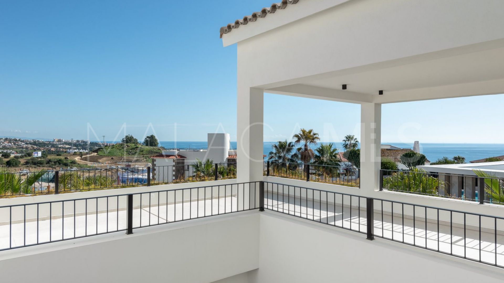 Villa for sale in Estepona with 5 bedrooms