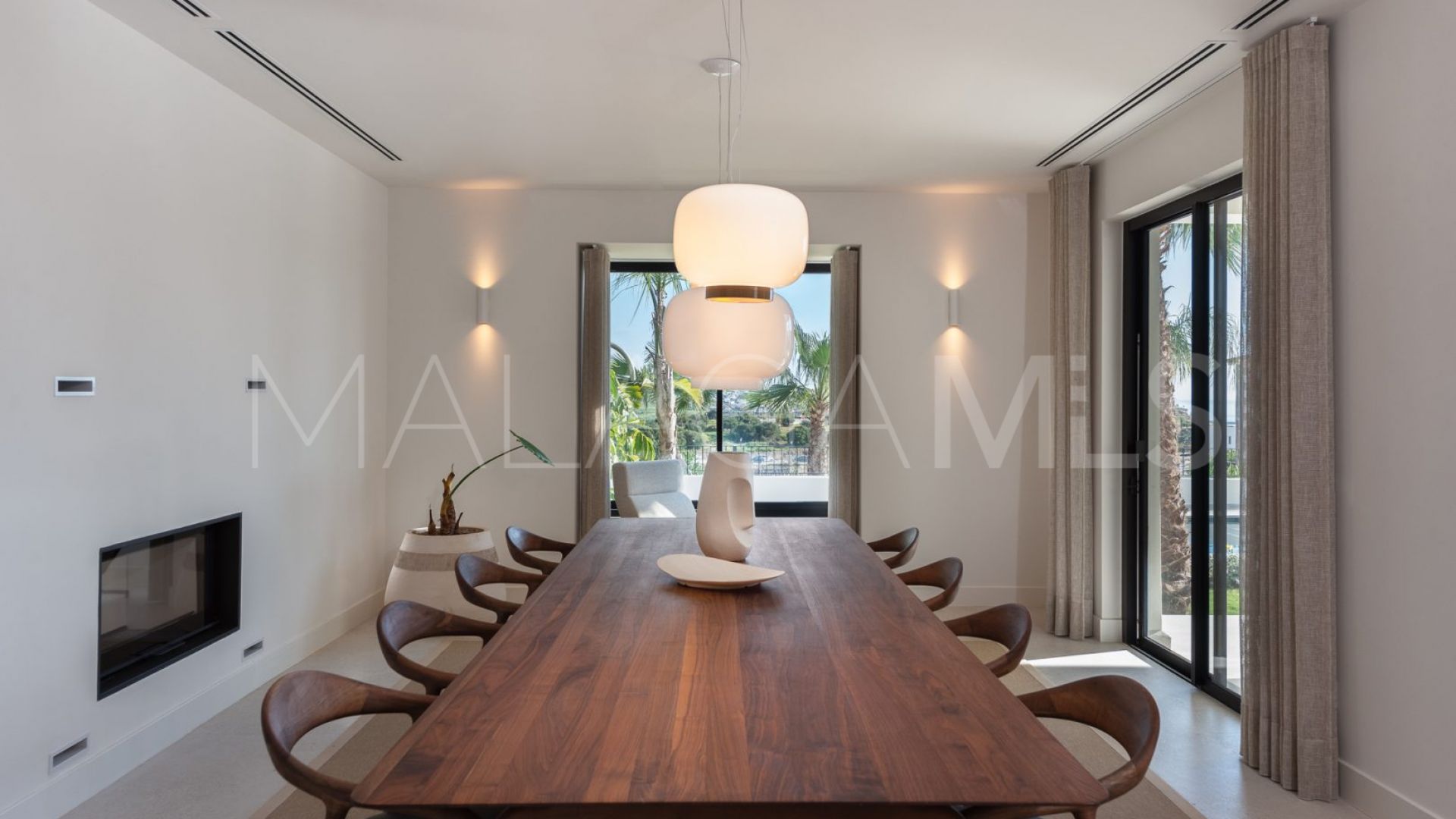 Villa for sale in Estepona with 5 bedrooms