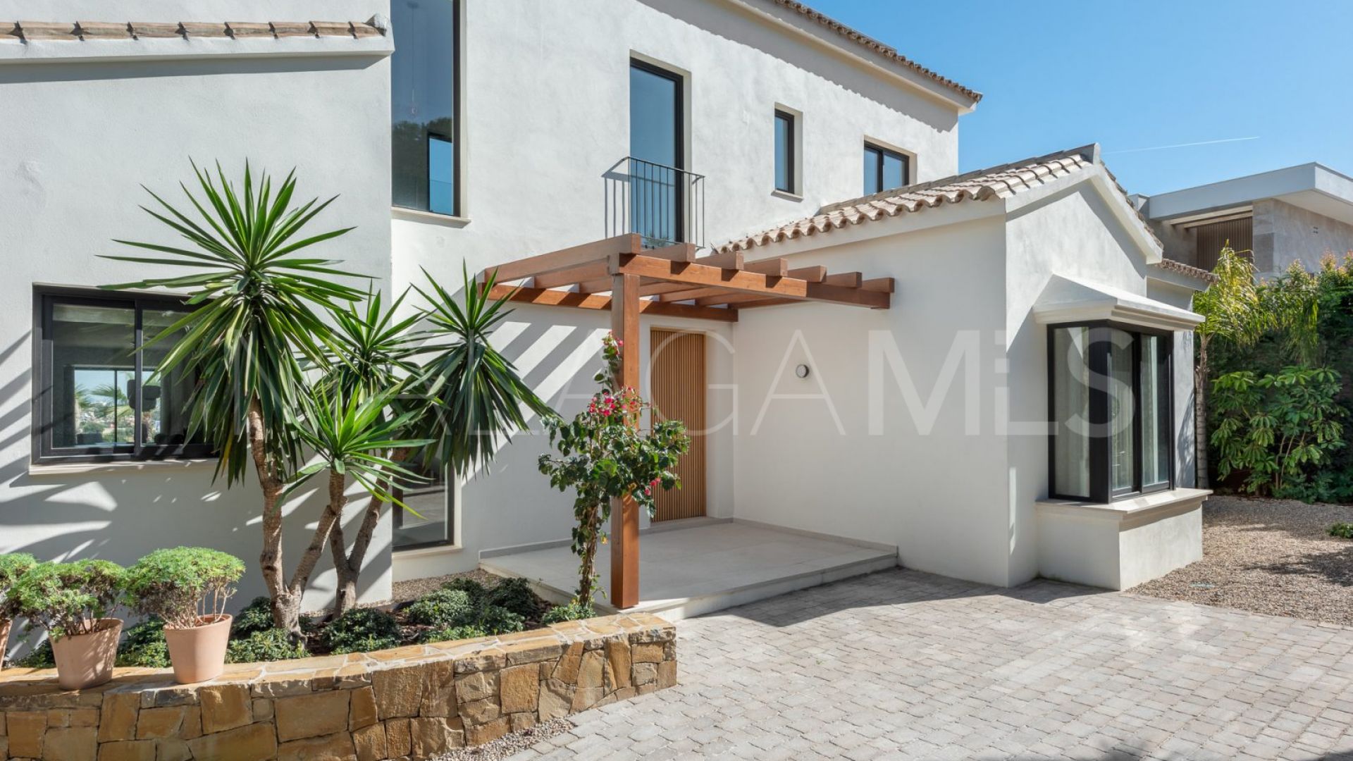 Villa for sale in Estepona with 5 bedrooms