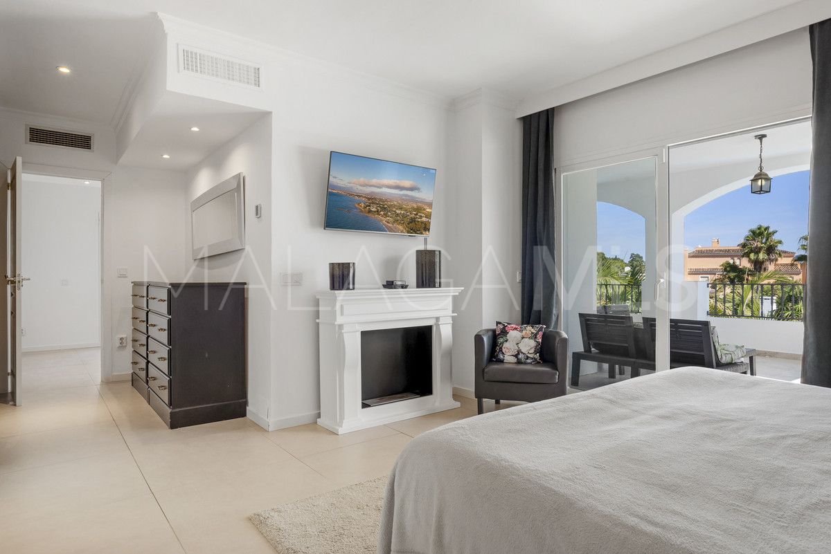 Villa for sale in Nueva Andalucia