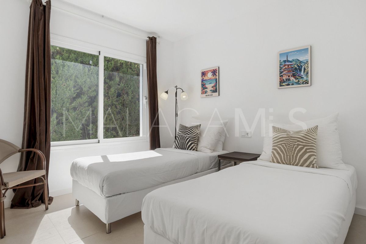 Villa for sale in Nueva Andalucia