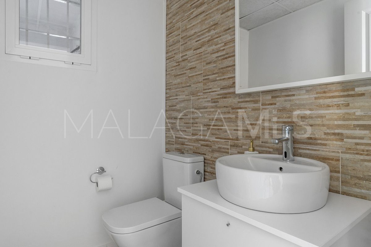 Villa for sale in Nueva Andalucia