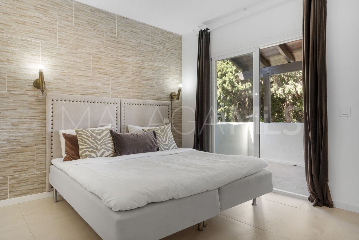Villa for sale in Nueva Andalucia