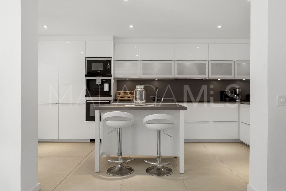 Villa for sale in Nueva Andalucia