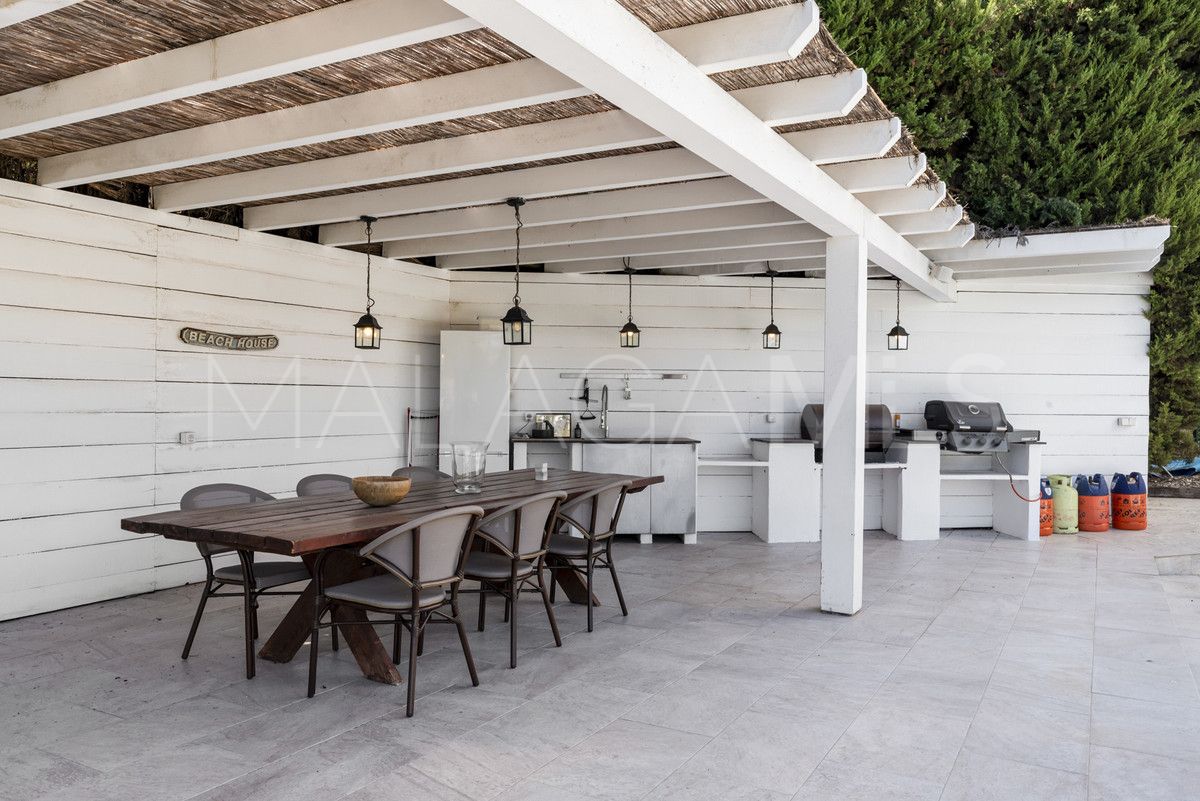 Villa for sale in Nueva Andalucia