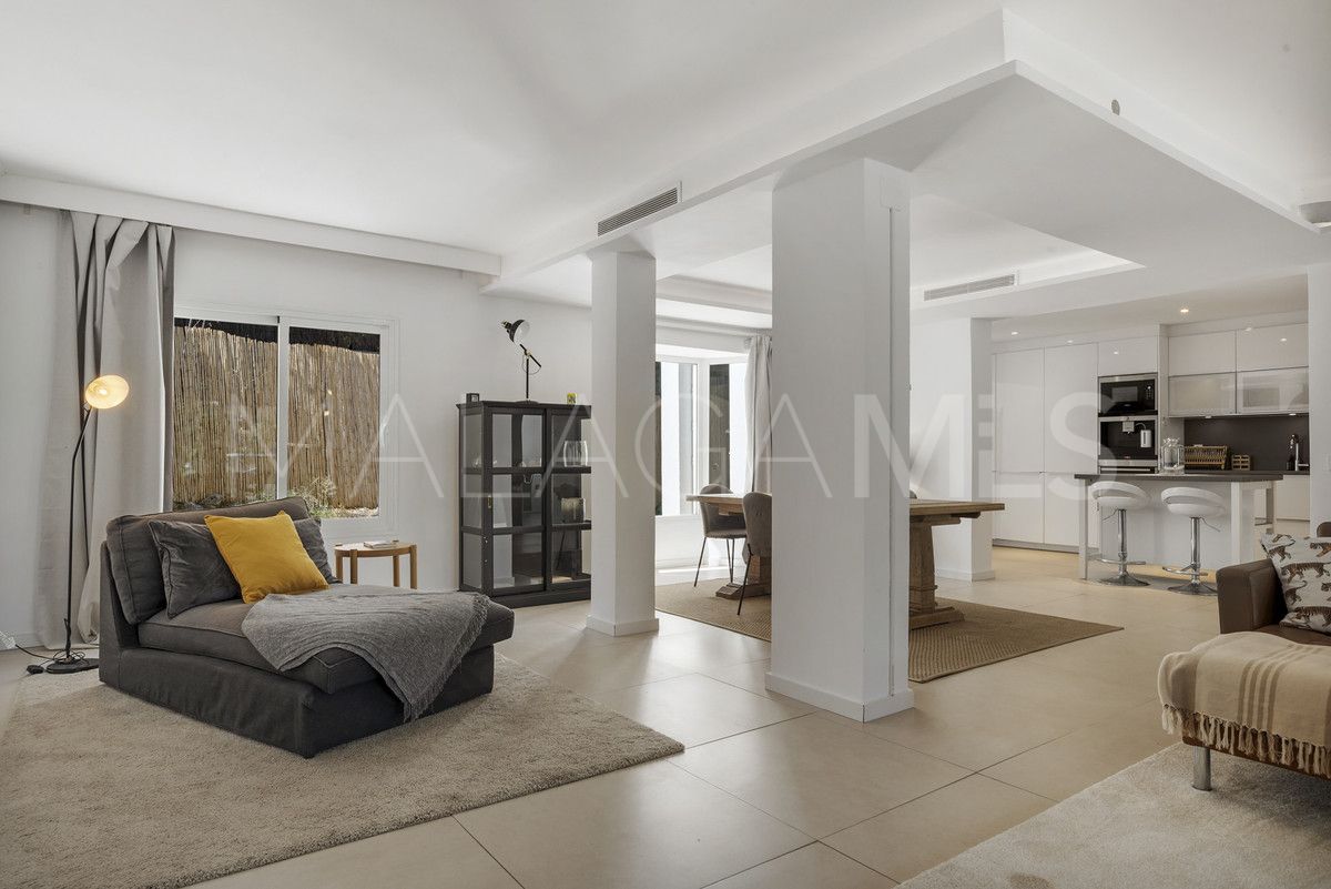 Villa for sale in Nueva Andalucia