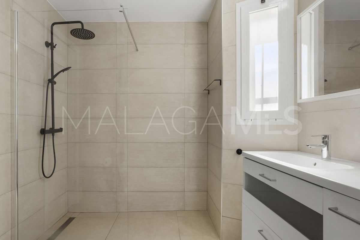Villa for sale in Nueva Andalucia