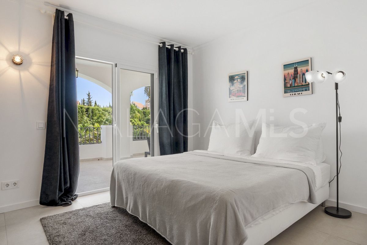 Villa for sale in Nueva Andalucia