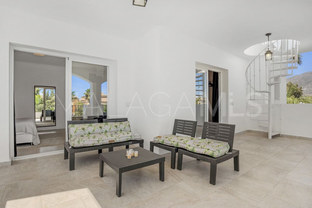 Villa for sale in Nueva Andalucia