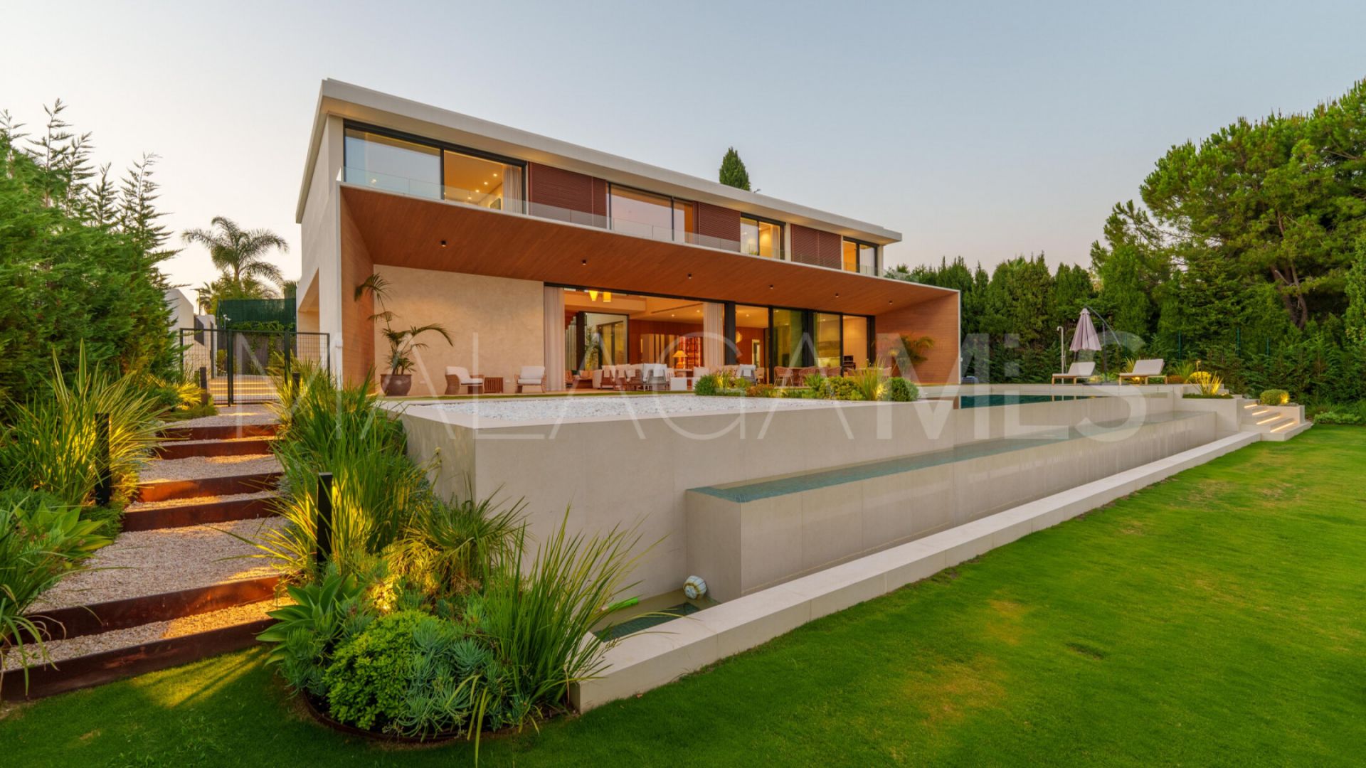 Villa for sale in Guadalmina Alta