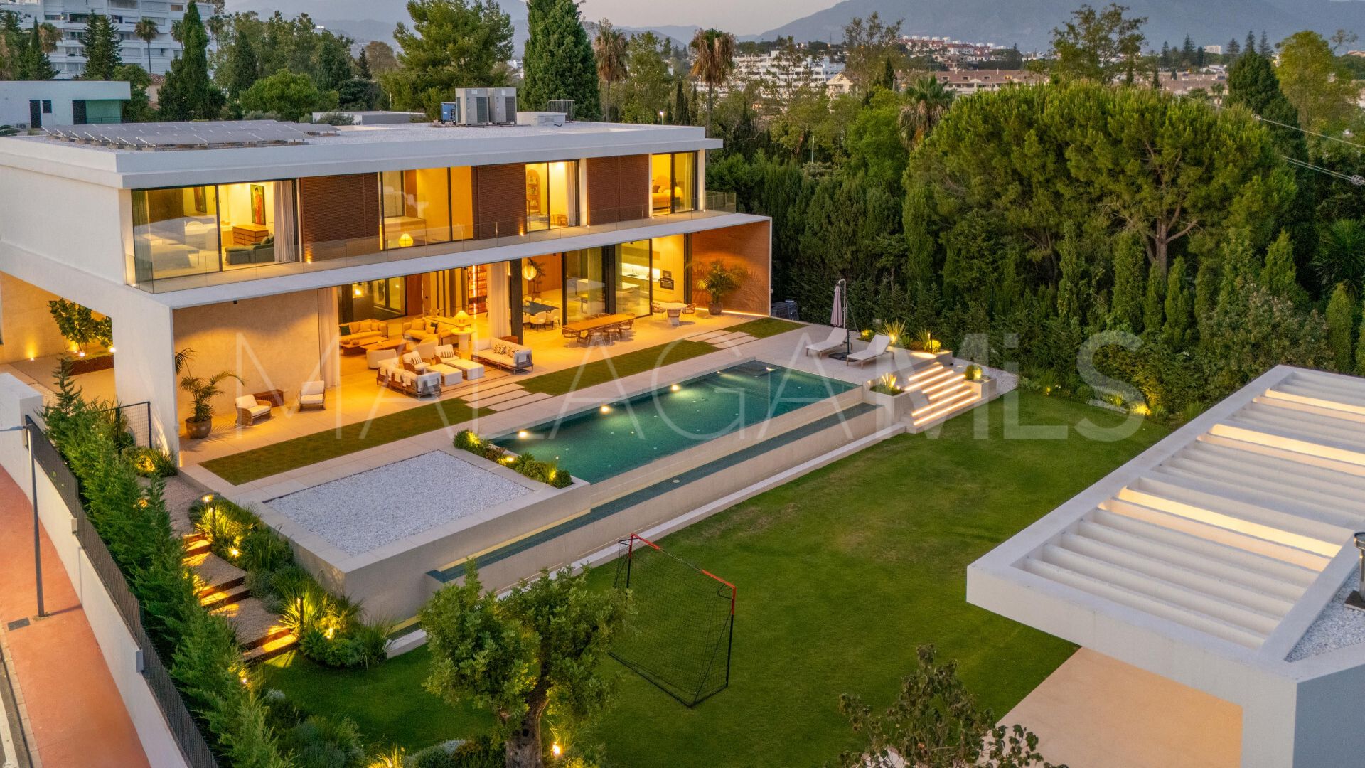 Villa for sale in Guadalmina Alta