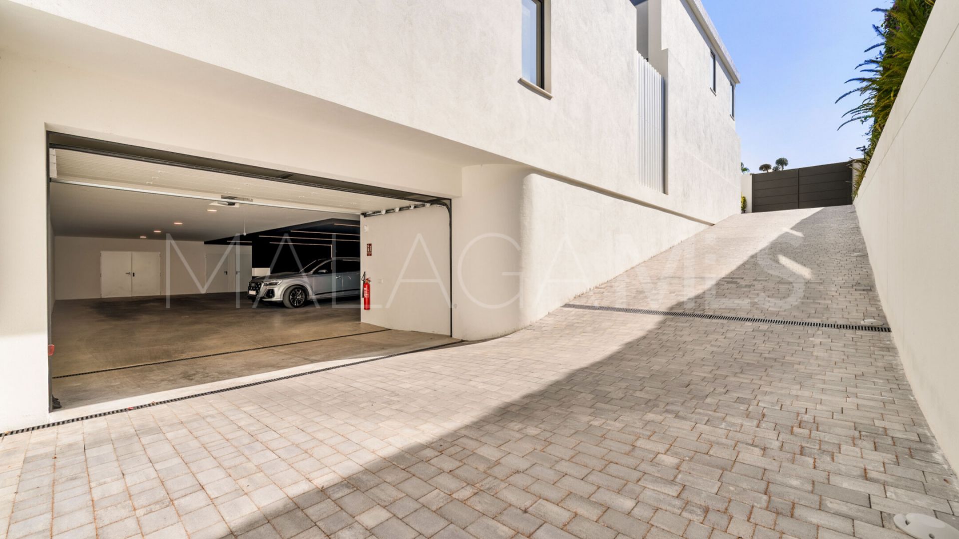 Villa for sale in Guadalmina Alta