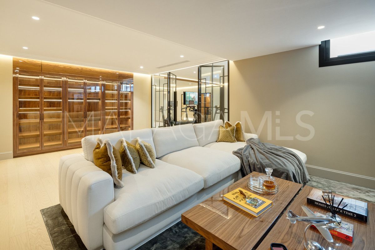 Villa for sale in Cascada de Camojan