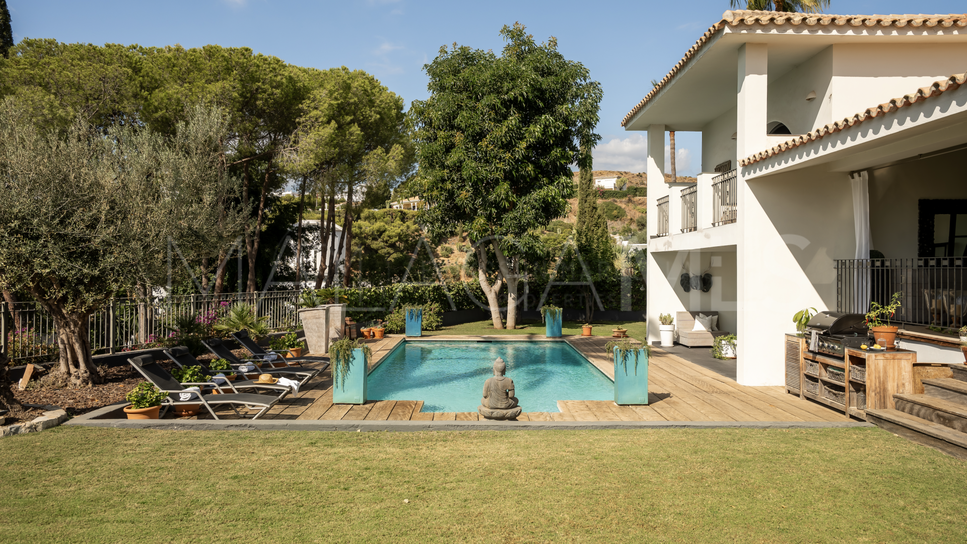 Villa for sale in Altos del Paraiso