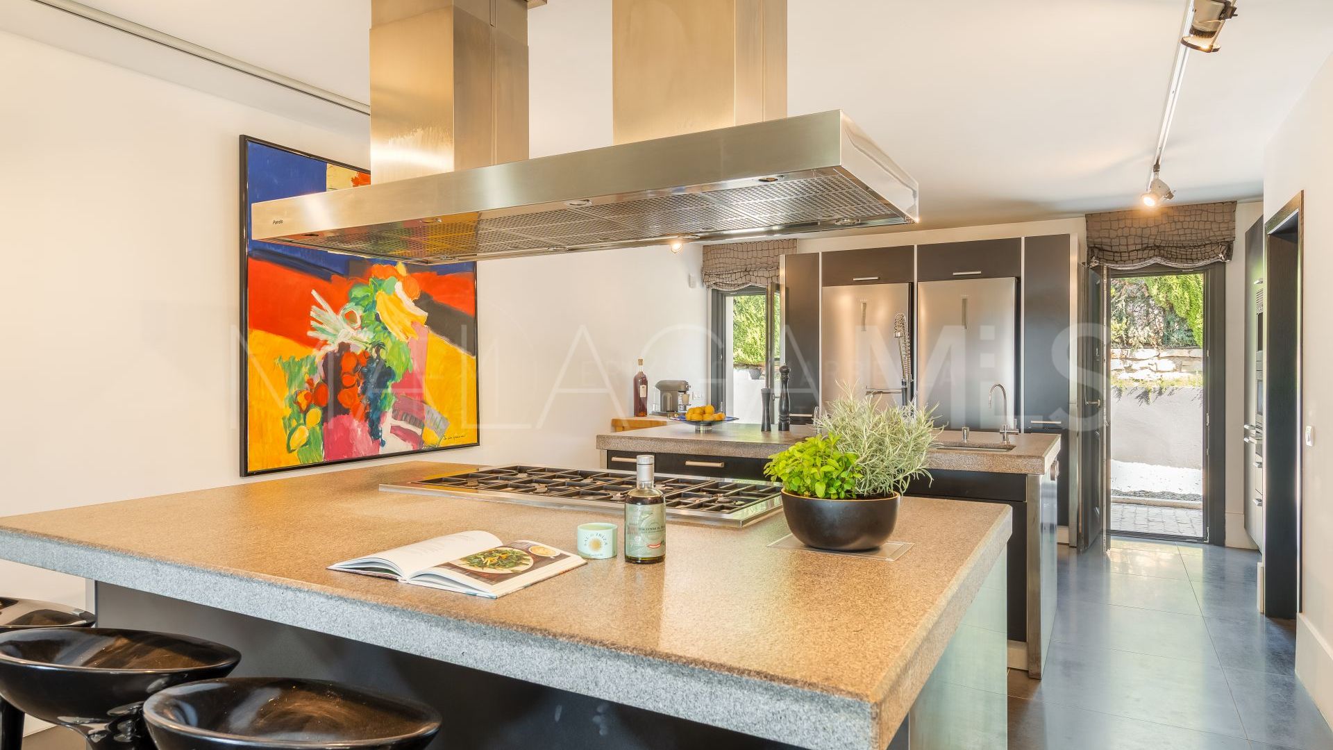 Villa for sale in Altos del Paraiso