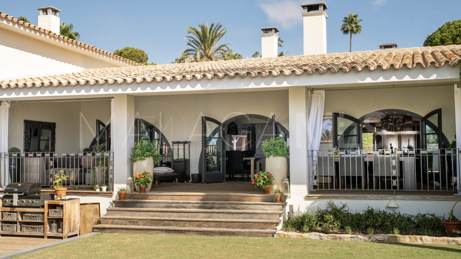 Villa for sale in Altos del Paraiso